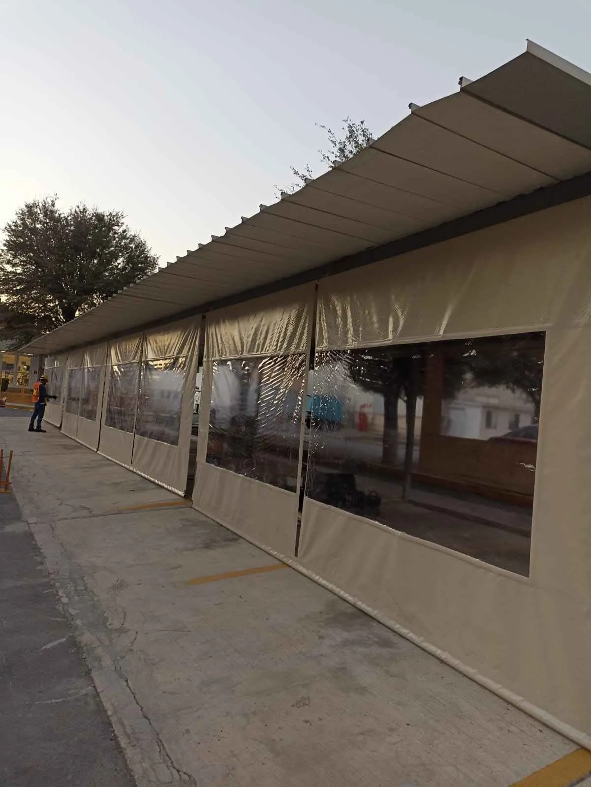 Cortinas de lona para negocios y comercios